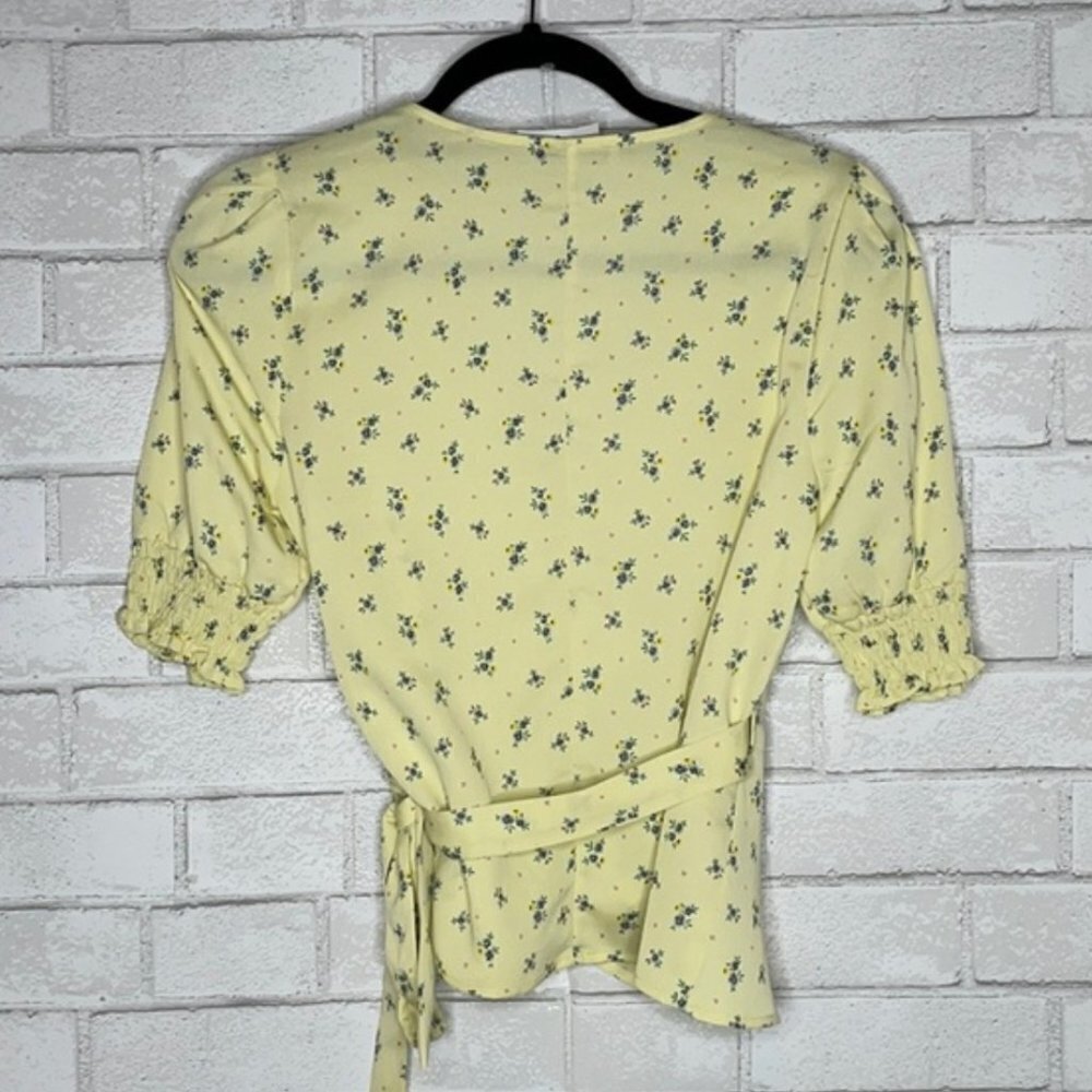 NWT BCBGeneration Ditsy Daisy Wrap Top - Picture 6 of 9